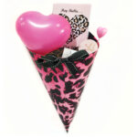 Μπουκέτο Βαλεντίνου με εσώρουχο και δωράκια Λεοπάρ